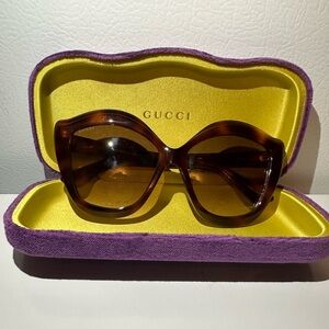 Authentic Gucci tortoise shell cat eye sunglasses w/case